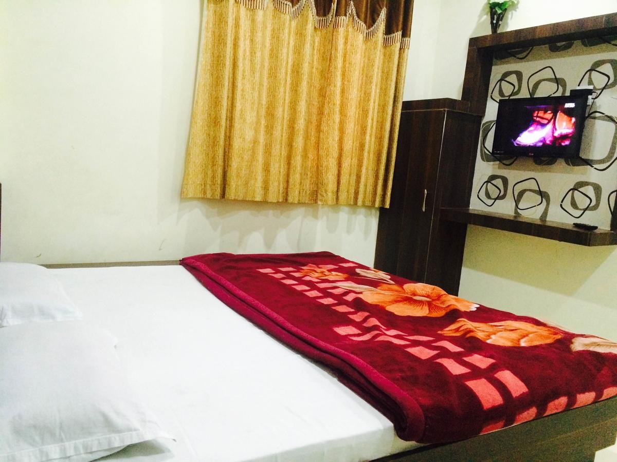 Hotel Vrandavan Palace Near Mahakal Temple Ujjain Dış mekan fotoğraf