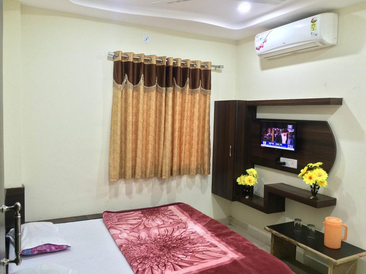 Hotel Vrandavan Palace Near Mahakal Temple Ujjain Dış mekan fotoğraf