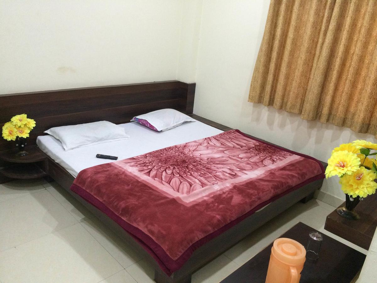 Hotel Vrandavan Palace Near Mahakal Temple Ujjain Dış mekan fotoğraf