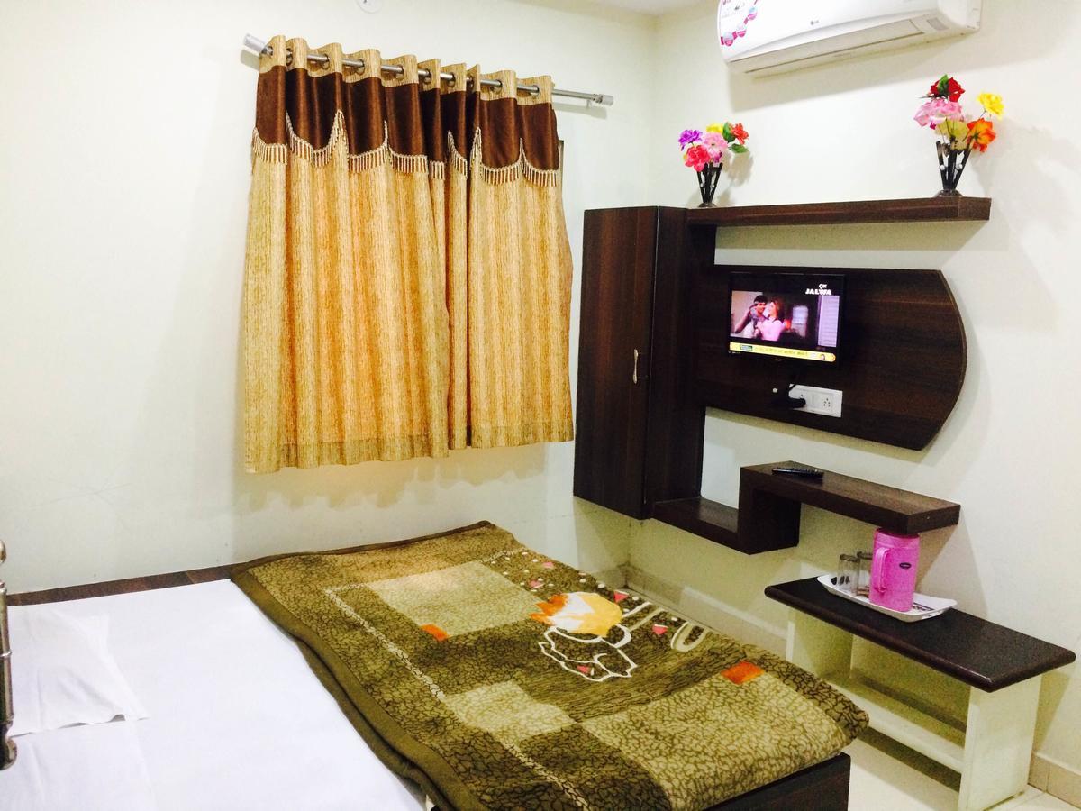 Hotel Vrandavan Palace Near Mahakal Temple Ujjain Dış mekan fotoğraf